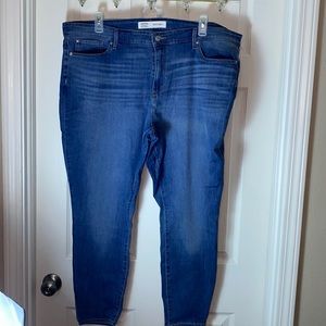 Levi Strauss Signature Women’s Mid Rise Skinny Jeans. Denim Plus Size